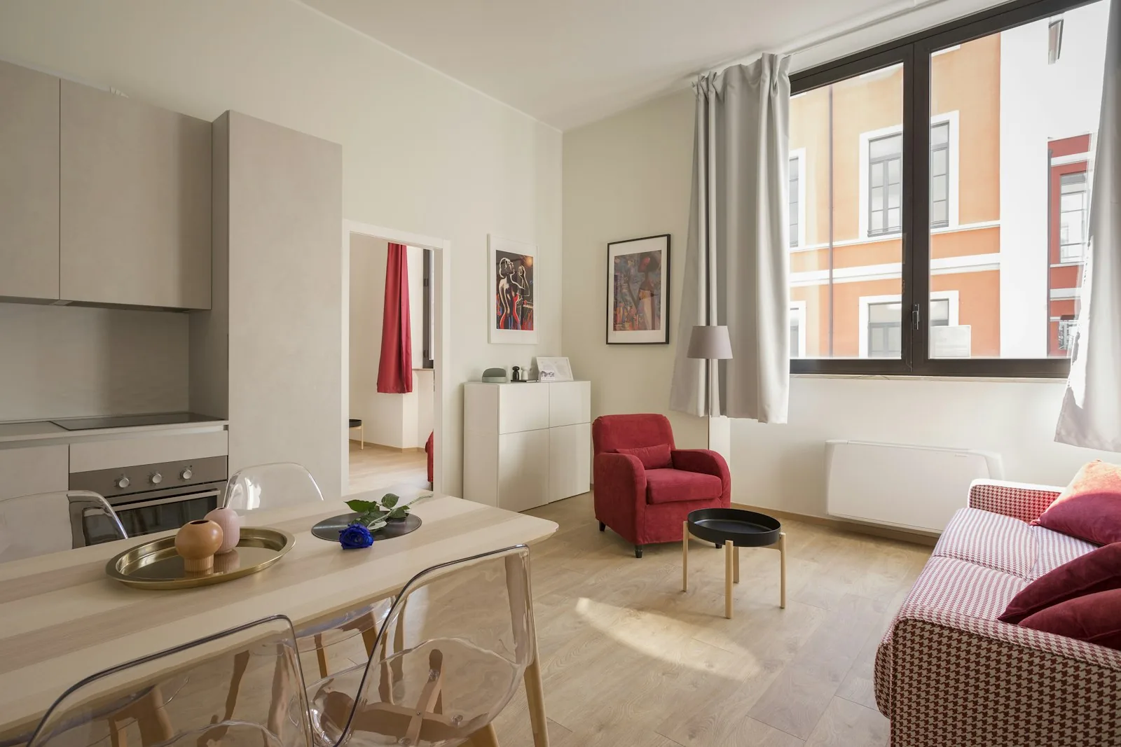 Appartement parisien vidé et prêt après une intervention de débarras